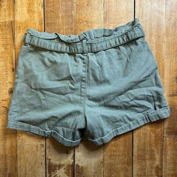 Arizona Jeans Co. Girls size 12 Green Ruffled Waist, Belted Shorts - Picture 4 of 4